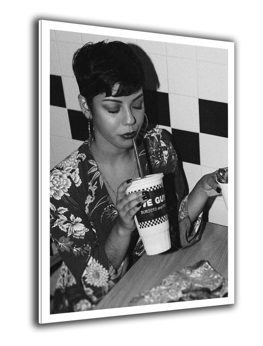 Portrait - Woman junk food