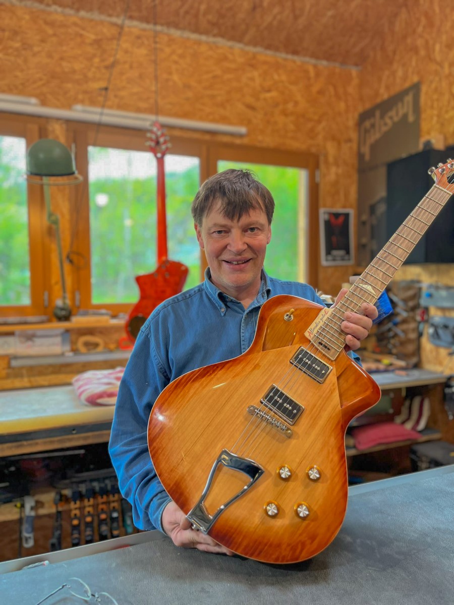 Emmanuel Charlieux : un artisan luthier. 