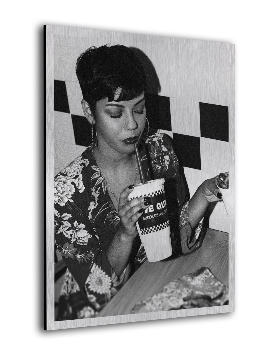 Portrait - Woman junk food