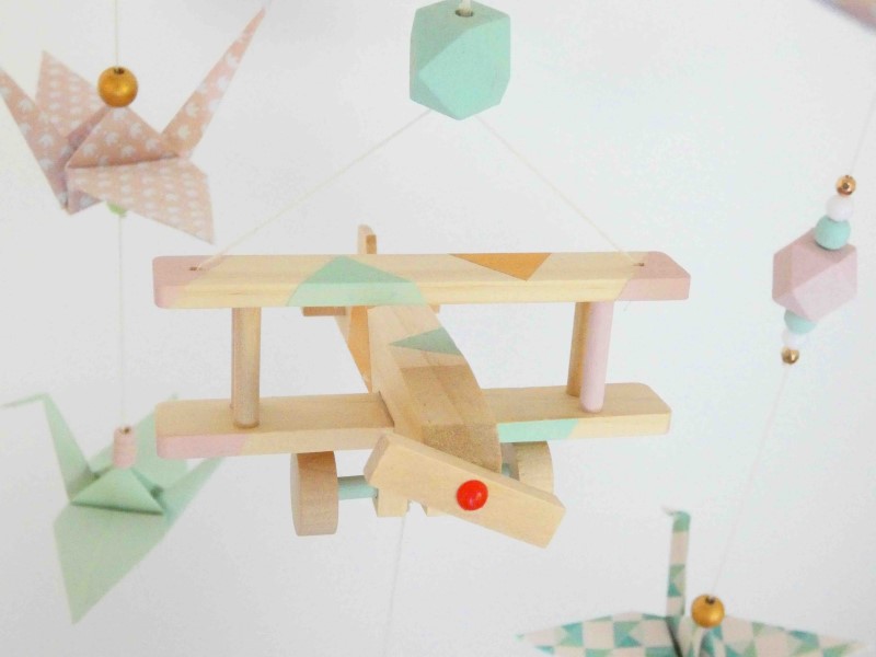 Mobile bébé origami avion bois bleu ciel, bleu gris et blanc - L'Atelier  des Créateurs